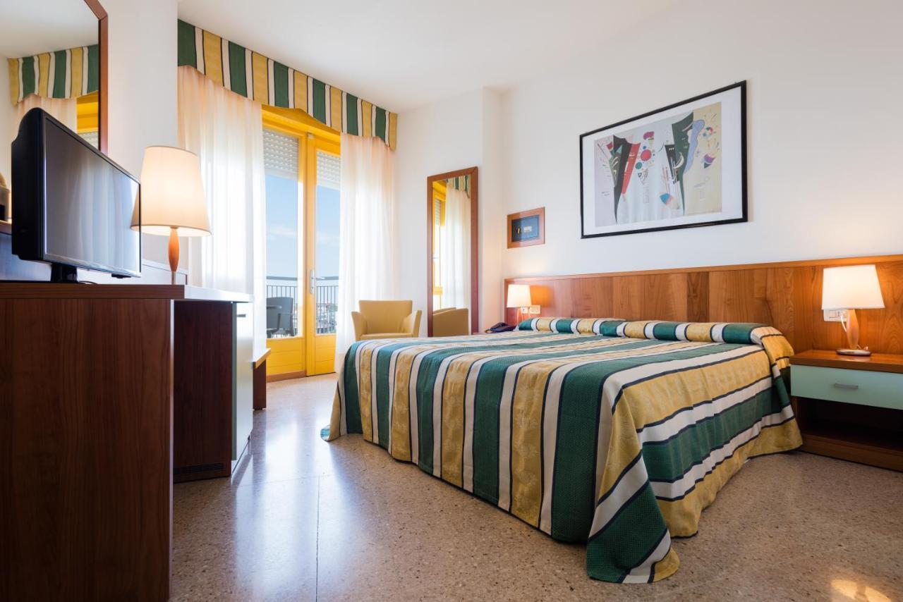 Hotel Luna Бібіоне Екстер'єр фото
