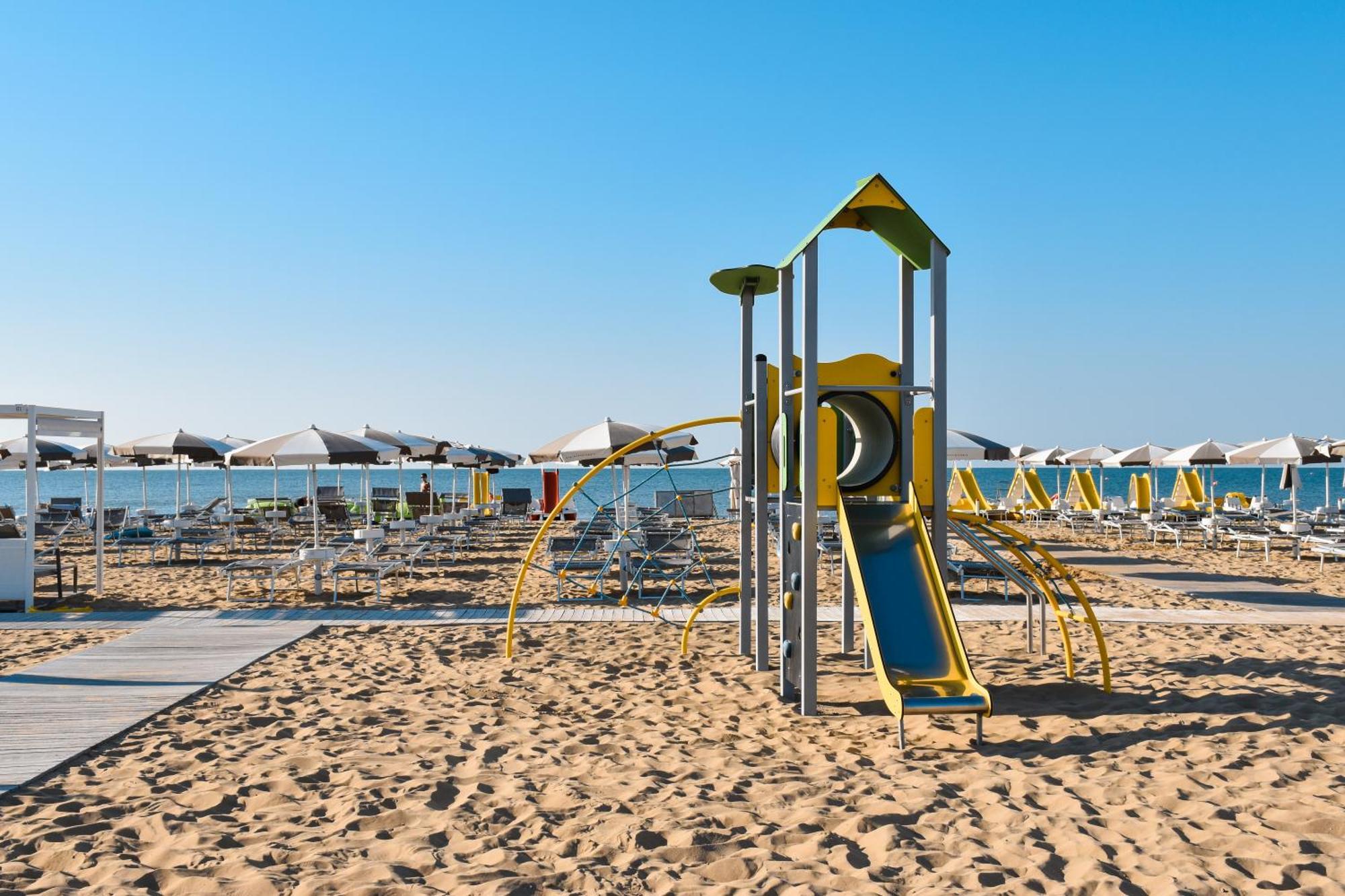 Hotel Luna Бібіоне Екстер'єр фото